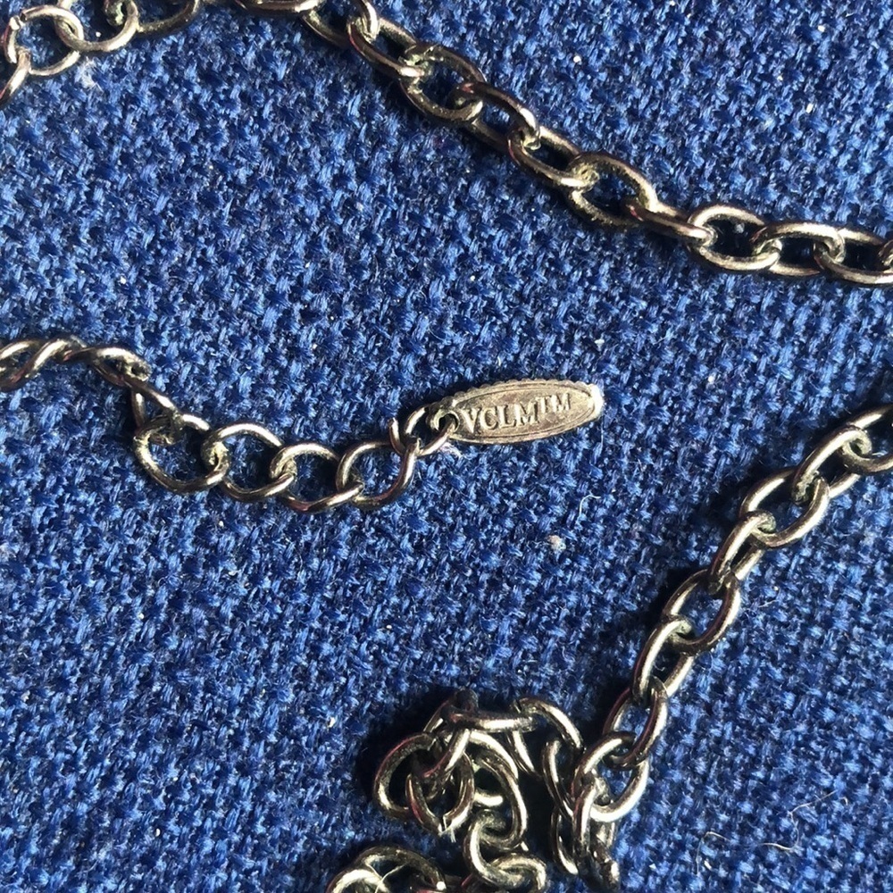 VCLM Fleur de lis red rhinestone and gunmetal necklace - Picture 3 of 5